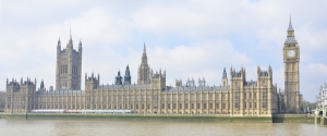 Westminsterpalatset sett fr&aring;n andra sidan Themsen. (Annie Li)