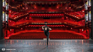 I Australien avslutade Shen Yun World Company sina föreställningar på State Theatre i Melbourne. Dansare Joe Huang.