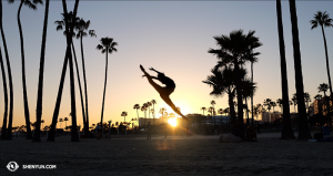 Solistdansare Angelia Wang utanför Long Beach Terrace Theater. (Foto av dansaren Nancy Wang)