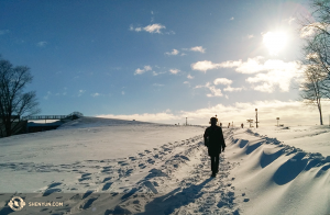Samtidigt ... i Quebec City, och senare i Ottawa, där temperaturen är en bra bit minus Celsius, var ingen angelägen att dröja kvar ute och stretcha för länge.