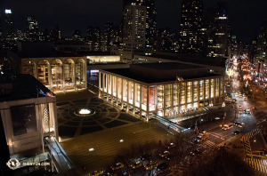 Kvällsutsikt över Lincoln Center från ovan. (Foto av Annie Li)