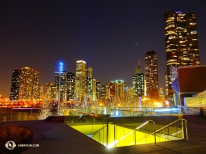 Del av Chicagos silhuett sedd från omgivningen nära teatern och Millennium Park. (Foto av dansaren juni Liang) 