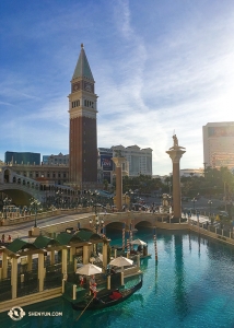 Från Milano bär det av till Venetian Hotel ... (Foto av projektionist Annie Li)