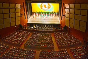 Vi börjar den här veckan i Italien där Shen Yun World Company startade 2017-års Europaturné med tre utsålda föreställningar i Milano. 