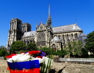 Vårt sista stopp i Paris är Notre-Dame de Paris, den kända katedralen. (Foto: Tony Zhao)
