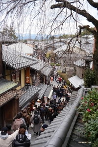 Konnichiwa, Kyoto! Gruppen anländer till staden för den första av två föreställningsomgångar (återvänder igen i februari).