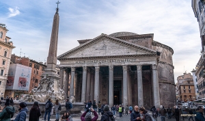 I Rom besöker Shen Yun Touring Company en av de mest kända sevärdheterna i Italien: Pantheon. 

(Foto: dansaren Andrew Fung)